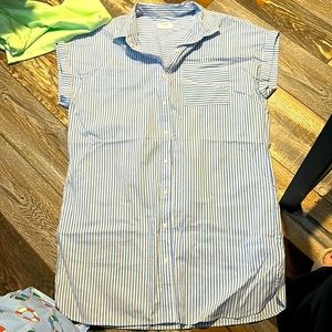 Untuck it dress large woman’s pinstriped